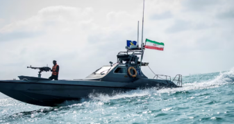 Info Shqip: Garda Revolucionare iraniane sulmon anijen amerikane me 5,000 ushtarë në Oqeanin Indian