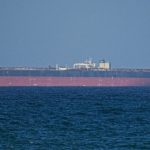 Info Shqip: Anijet e lidhura me Iranin ndjekin një rrugë të re drejt Gjirit, trafiku në Hormuz ngadalësohet