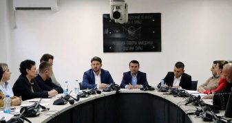 Info Shqip: Shkarkohet kryetari i Këshillit të Komunës së Sarajit, Iljas Veseli