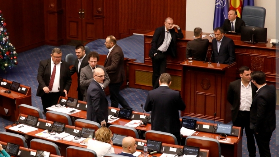 BDI largohet nga seanca e Parlamentit pas dështimit për bllokimin e heqjes së Qeverisë teknike 