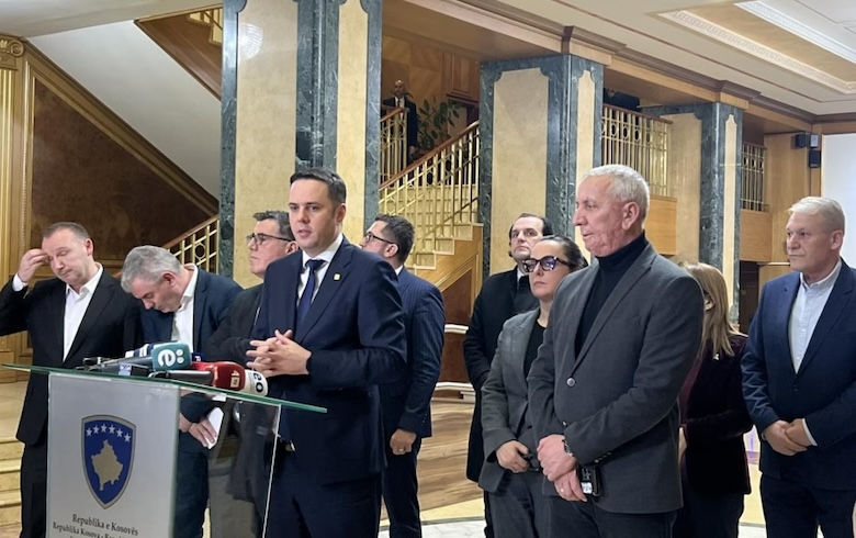 Zhvillime të bujshme në LDK  Dorëheqje dhe kërkesa për shkarkimin e Lumir Abdixhikut