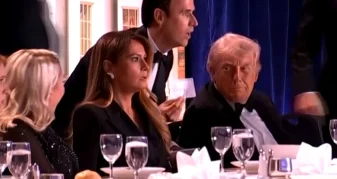 Info Shqip: Të shtënat gjatë darkës në Washington, reagimi i frikësuar i Melania Trump (VIDEO)