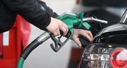 Info Shqip: ​Shtrenjtohet nafta, këto janë çmimet për një litër naftë për ditën e sotme
