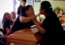 E pazakontë! Dy gra zihen në funeral, pasi zbulojnë se të dyja ishin të dashurat e të ndjerit