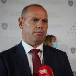 Info Shqip: “Hapni krah o trima, o dilni zot situatës”- Lladrovci komenton situatën politike