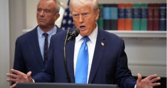 Info Shqip: Trump: Do ta tërheq me forcë SHBA-në nga NATO