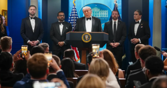 Info Shqip: Pas të shtënave, gazetari e pyet direkt Trumpin: Pse po të ndodh kjo vazhdimisht? Ja si përgjigjet presidenti amerikan