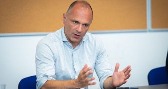 Info Shqip: Filipçe: Nëse nuk anëtarësohemi në BE gjysma e maqedonasve do të marrin pasaporta bullgare