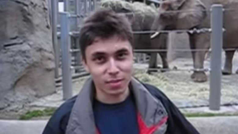 18 sekonda historike  Kjo ishte videoja e parë e ngarkuar ndonjëherë në YouTube  dhe sot vlen miliarda