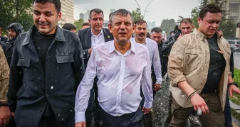 Info Shqip: Nën gazin lotsjellës opozita turke gjen një yll të ri: Del në skenë Ozgur Ozel, kush është rivali i ri i Erdoganit