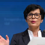 Info Shqip: Shkel për herë të parë tokën e Kosovës, Marta Kos: Kosova e ka vendin në BE