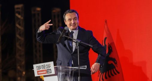 Info Shqip: Dosti: Nuk më intereson kush është idhulli i Albinit, shikoni çfarë i bëri Serbisë!