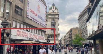 Info Shqip: Mesazhe dhe grafite kërcënuese për Kosovën, në qendër të Serbisë (FOTO)