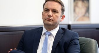 Info Shqip: “I kanë shpallur luftë gjuhës shqipe”, Osmani: Kjo nuk do zgjasë shumë, shqiptarët janë zgjuar, shihni studentët!