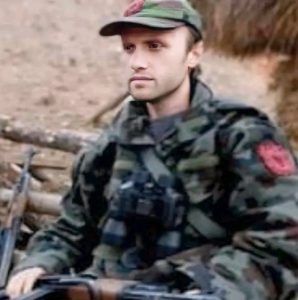 Info Shqip: Komandant Hoxha: Lufta e UÇK-së po përvetësohet nga “uniformat e hekurosura”, trimat në harresë
