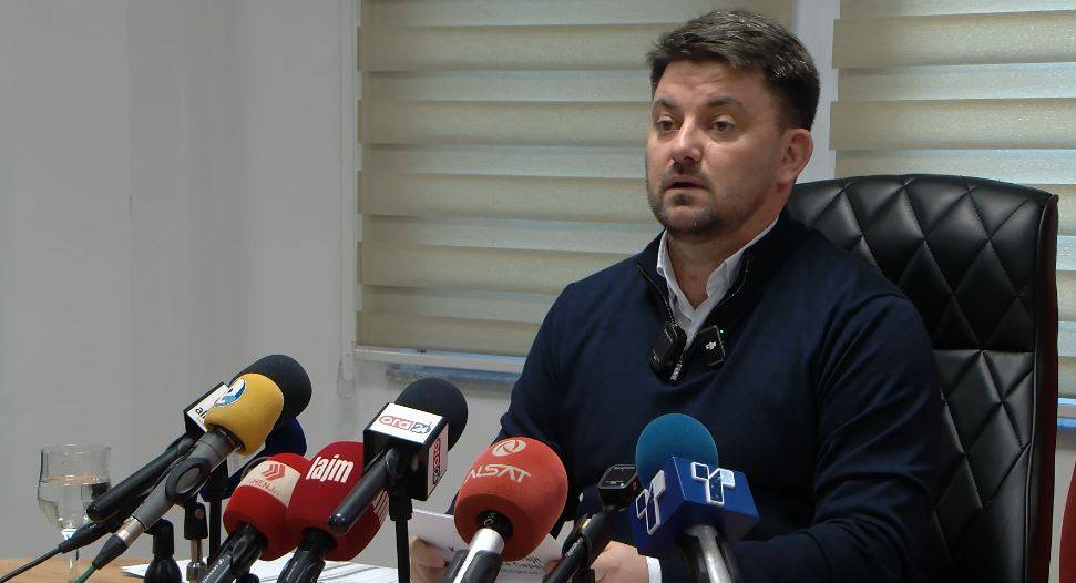 Kryetari Elmazi demanton pretendimet për përfshirje në rrahje në restorantin Miracoli
