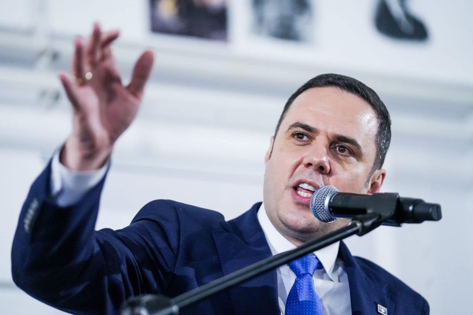 Abdixhiku për 100 euroshin e Kurtit  Populli i Kosovës nuk blihet 