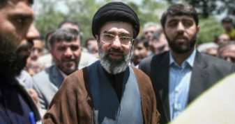 Info Shqip: Inteligjenca amerikane: Khamenei është i fshehur në një vend sekret, e drejton Iranin përmes një rrjeti korrierësh