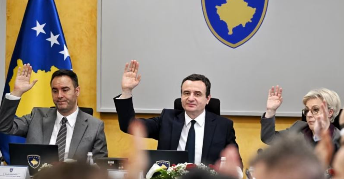 Në prag të zgjedhjeve të parakohshme  Qeveria në detyrë e Kosovës ka vendosur që të ndajë nga 100 euro