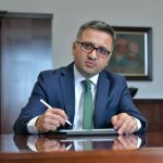 Info Shqip: Nga kolltuku i ministrit në biznes privat: Çfarë pune bën sot Fatmir Besimi dhe sa “fitoi” kompania e tij?
