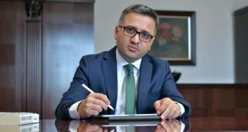 Info Shqip: Nga kolltuku i ministrit në biznes privat: Çfarë pune bën sot Fatmir Besimi dhe sa “fitoi” kompania e tij?