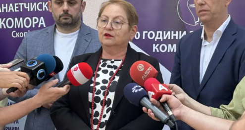 Info Shqip: Janevska: Do të diskutohet ndalimi i telefonave gjatë mësimit në shkollat e mesme