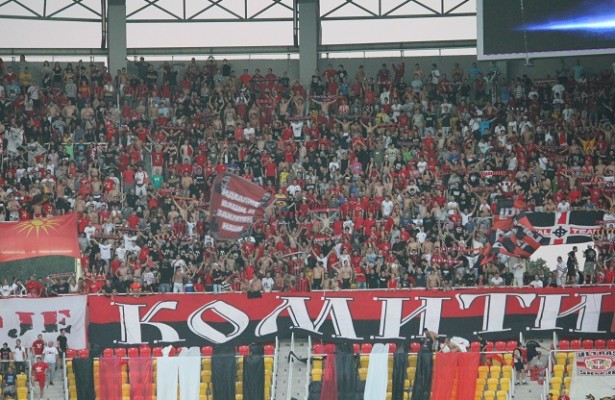 Gjuha e urrejtjes kundër shqiptarëve në stadiume: Institucionet në gjumë ndërsa tifozët kërkojnë vdekje
