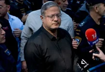 “Pamje të neveritshme dhe tmerruese”, Të gjunjëzuar dhe me duar të lidhura, bota e tronditur pas videos së publikuar nga ministri izraelit për aktivistët e ndaluar