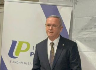 Rexhepi: Mickoski kishte premtuar ndryshime kushtetuese për gjuhën shqipe