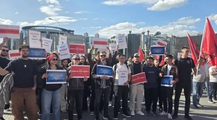 studente-nga-kosova-protesta-shkup