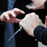E tmerrshme! 15 vjeçari ther me thikë bashkëmoshatarin në një shkollë fillore në Shkup
