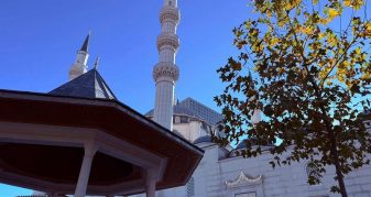 Info Shqip: Ja kur do të falet namazi i Kurban Bajramit në Shqipëri, Kosovë, Maqedoni