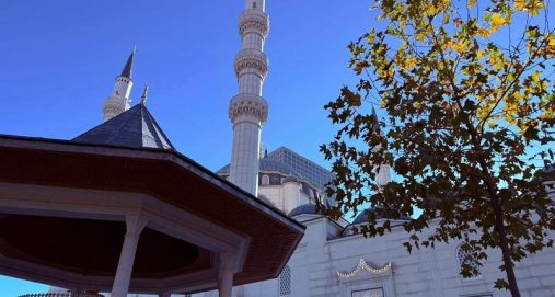 Info Shqip: Ja kur do të falet namazi i Kurban Bajramit në Shqipëri, Kosovë, Maqedoni