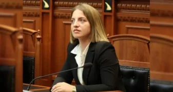 Info Shqip: Pas protestave në shesh, deputetja e qarkut Shkodër njofton largimin nga PS: Nga sot do jem e pavarur