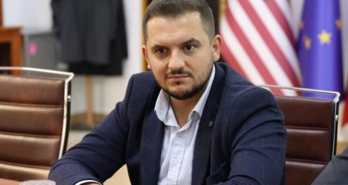 Info Shqip: Qamili: Derisa VLEN të jetë në Qeveri, gjuha shqipe nuk do të preket, provimet në shqip