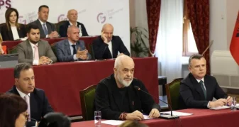 Info Shqip: “Si mund të jem unë kundër jush? “, Rama thotë se e ka menduar dorëheqjen