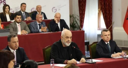 Info Shqip: “Si mund të jem unë kundër jush? “, Rama thotë se e ka menduar dorëheqjen