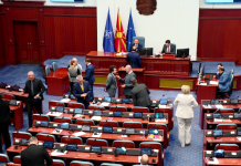 Përplasje e ashpër në Kuvend për Ligjin e Përfaqësimit të Drejtë dhe Adekuat