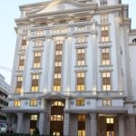 Punonjësit e Klinikës së Fëmijëve protestojnë para Ministrisë së Financave: Gjashtë muaj pa paga, duam zgjidhje
