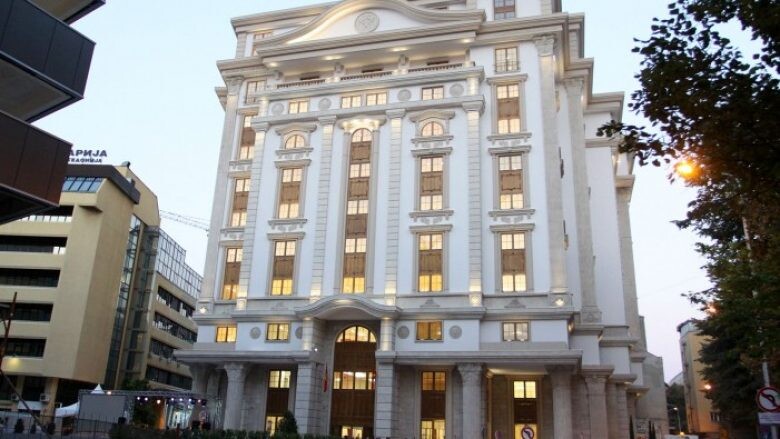 Punonjësit e Klinikës së Fëmijëve protestojnë: Gjashtë muaj pa paga dhe refuzime kontrate
