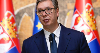 Info Shqip: Lëvizje e papritur nga Beogradi, Vuçiç: Po mendoj të largohem nga posti i presidentit