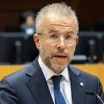 Eurodeputeti holandez: Vuçiq po përdor taktikën e autokratëve për të qëndruar në pushtet