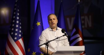 Info Shqip: Azizi i reagon Ramës: “Po ç’pati ky tani me kosovarët dhe tetovarët, ncncnc?”