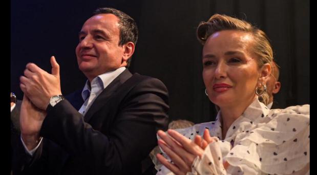 Adriana Matoshi ironizon zhvillimet në LDK duke përmendur Vjosa Osmanin
