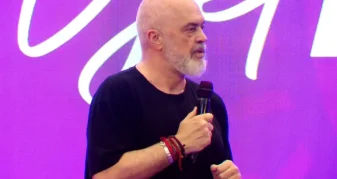 Info Shqip: “Do ishim në vendin e parë për paga nëse projekti në Tivat s’do ikte nga ne”, Rama për protestën: Ne çfarë jemi? Budallenj?