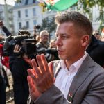 Kryeministri i ri hungarez i ul pagën politikanëve me 40%