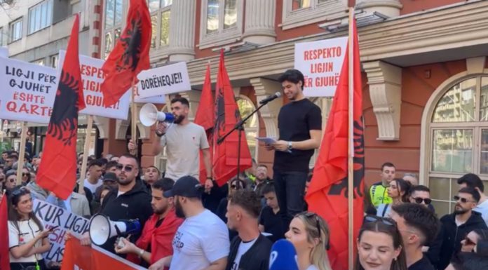 mevlan-ademi-protesta-studentet