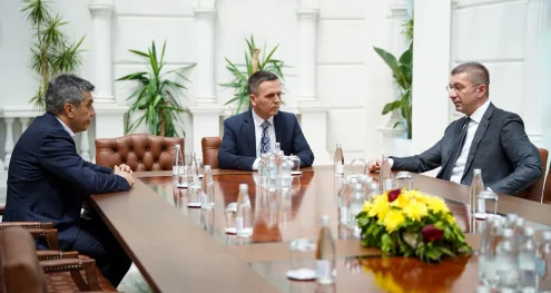Info Shqip: Riformatimi i qeverisë, Mickoski takohet me krerët e VLEN-it
