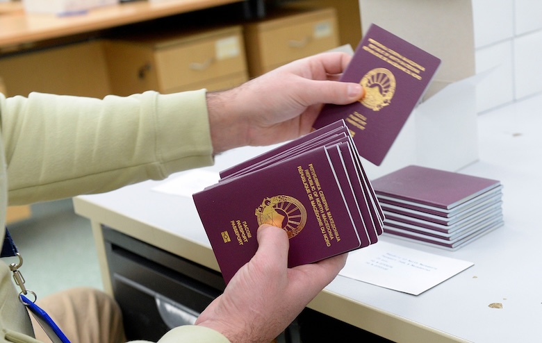 Çka nëse Bullgaria i detyron maqedonasit me pasaporta bullgare të heqin dorë nga shtetësia e Maqedonisë  Profesori zbulon prapaskenat 