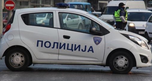 Info Shqip: Skandaloze: Profesori e sulmon fizikisht nxënësen në Maqedoni